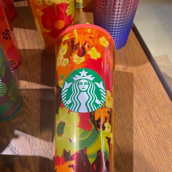 Starbucks Strawberry Fields 24oz Tumbler 🍓 - Picture 3 of 6